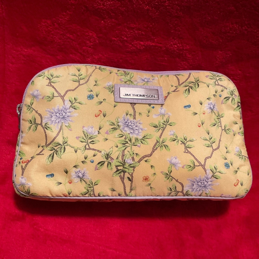 This is a nice Jim Thompson travel Makeup Bag